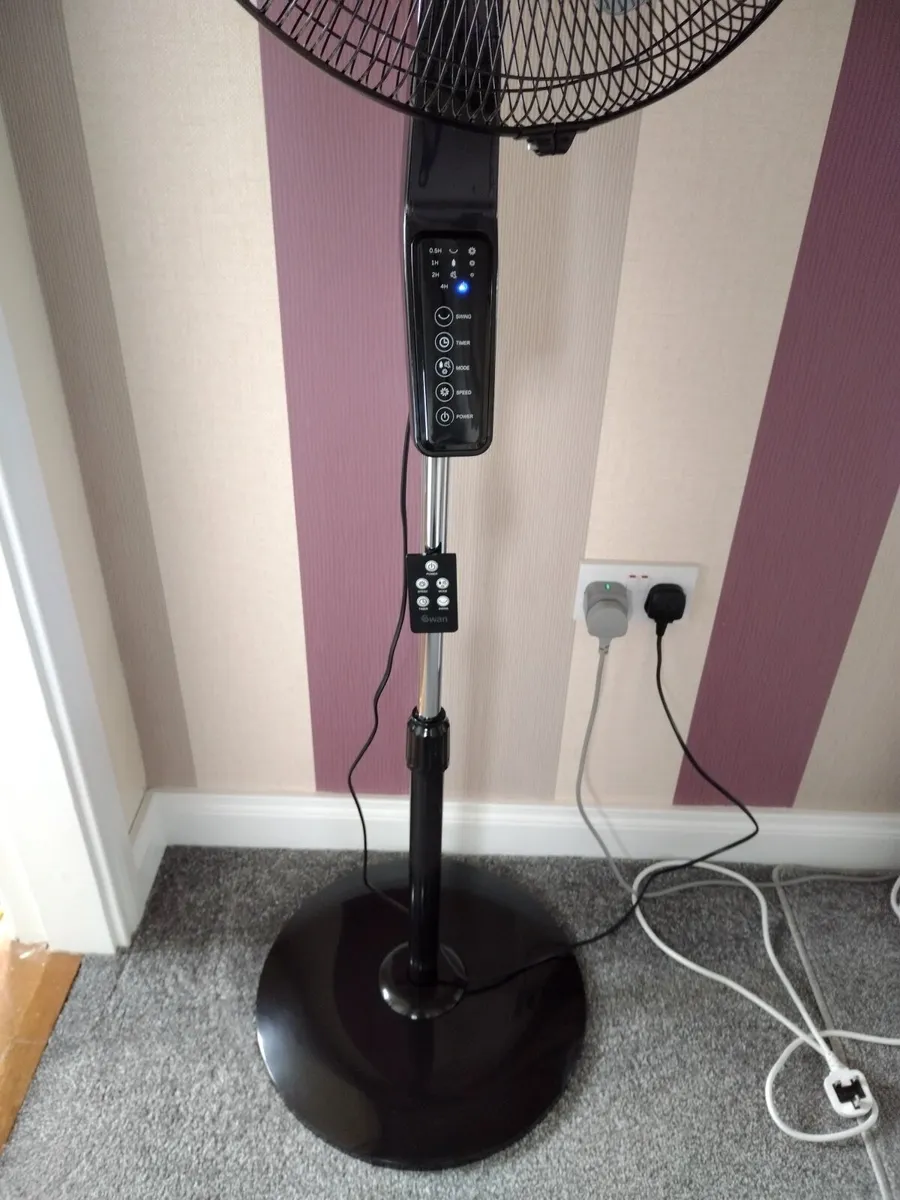 SWAN 16" Free Standing Room Fan with Remote Contro - Image 4