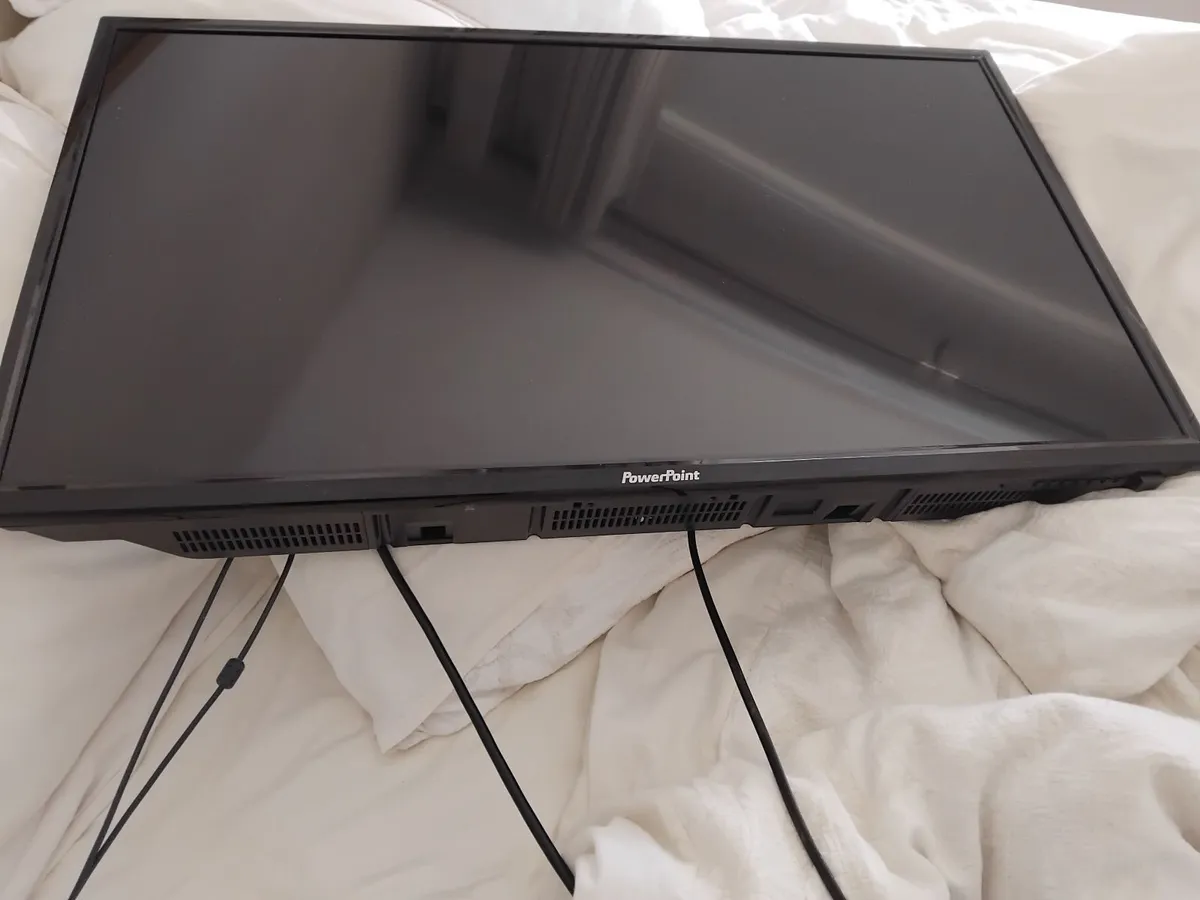 32inch power point tv ready to hang on wall - Image 1