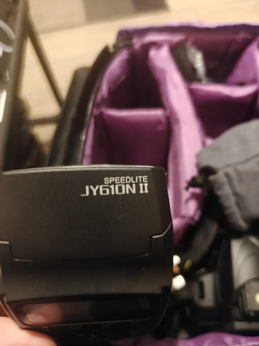 Yongnuo universal speed light - Image 1