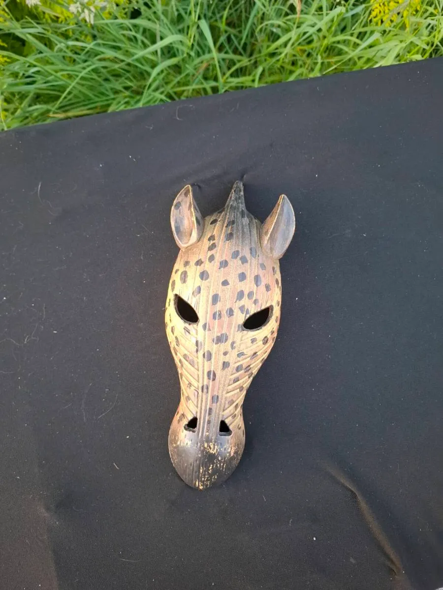 Giraffe mask wall decor postage possible