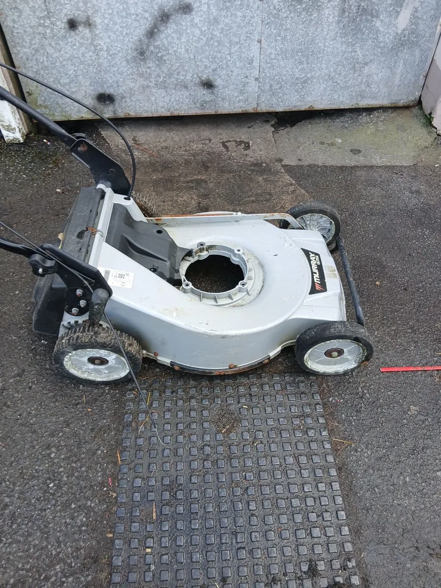 Self-drive lawnmower deck price too sell 70e - Image 1