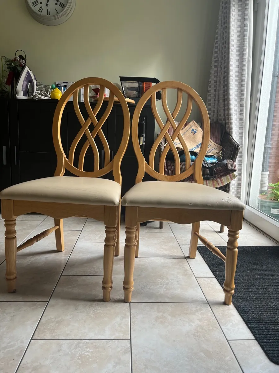 Kitchen table and chairs - Image 2