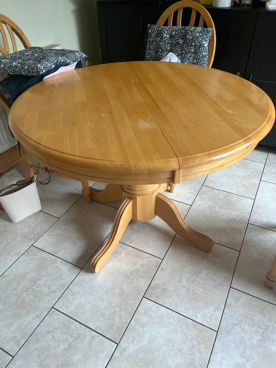 Kitchen table and chairs - Image 3