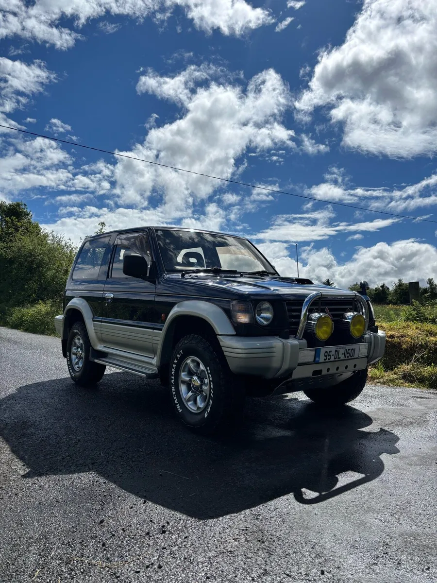 Mitsubishi Pajero 2.8TD low km - Image 3