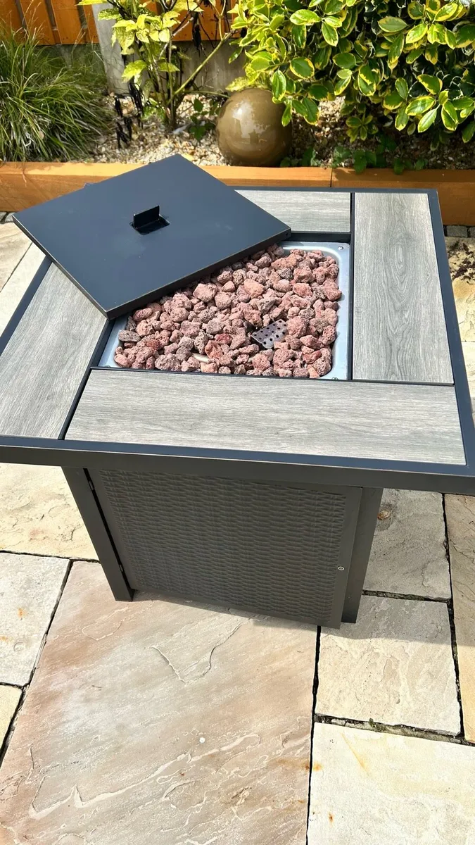 Fire pit with full tank of Gas - Image 2