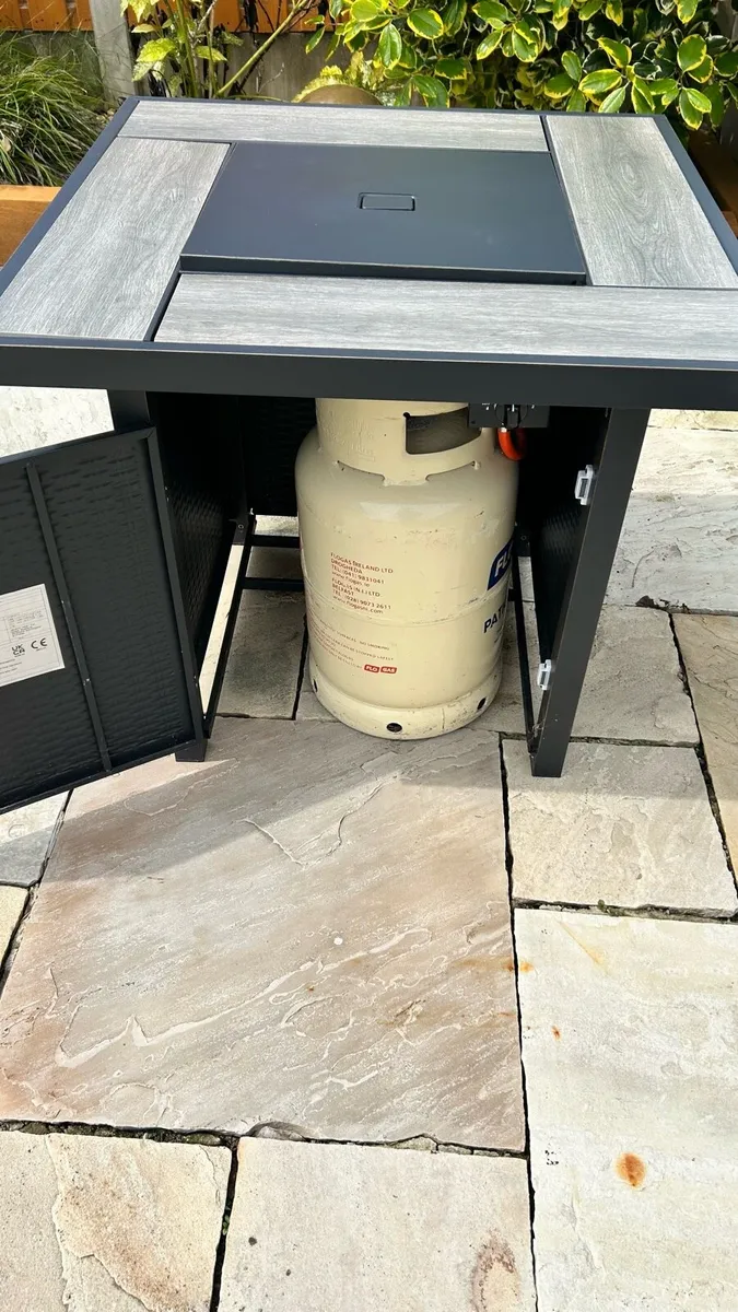 Fire pit with full tank of Gas - Image 3