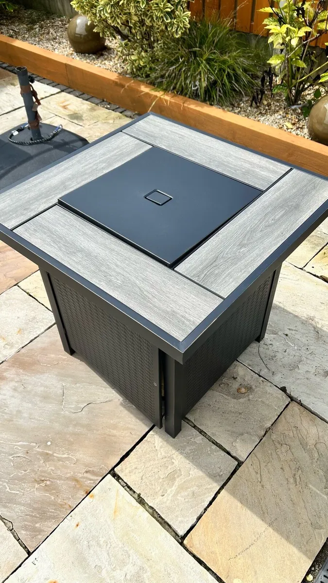 Fire pit with full tank of Gas - Image 4