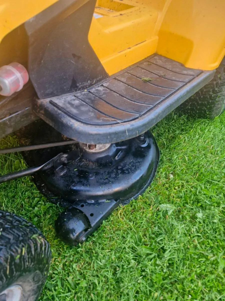 Stiga Estate ride on lawnmower DELIVERY AVAILABLE - Image 3