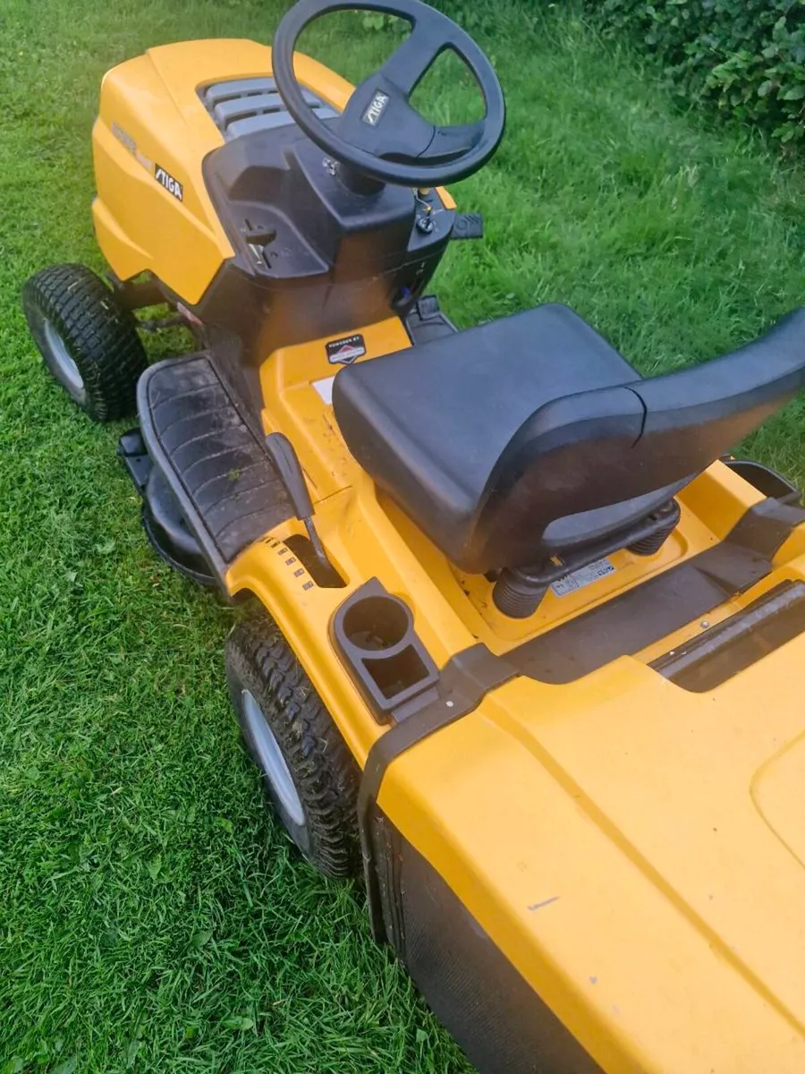 Stiga Estate ride on lawnmower DELIVERY AVAILABLE - Image 4
