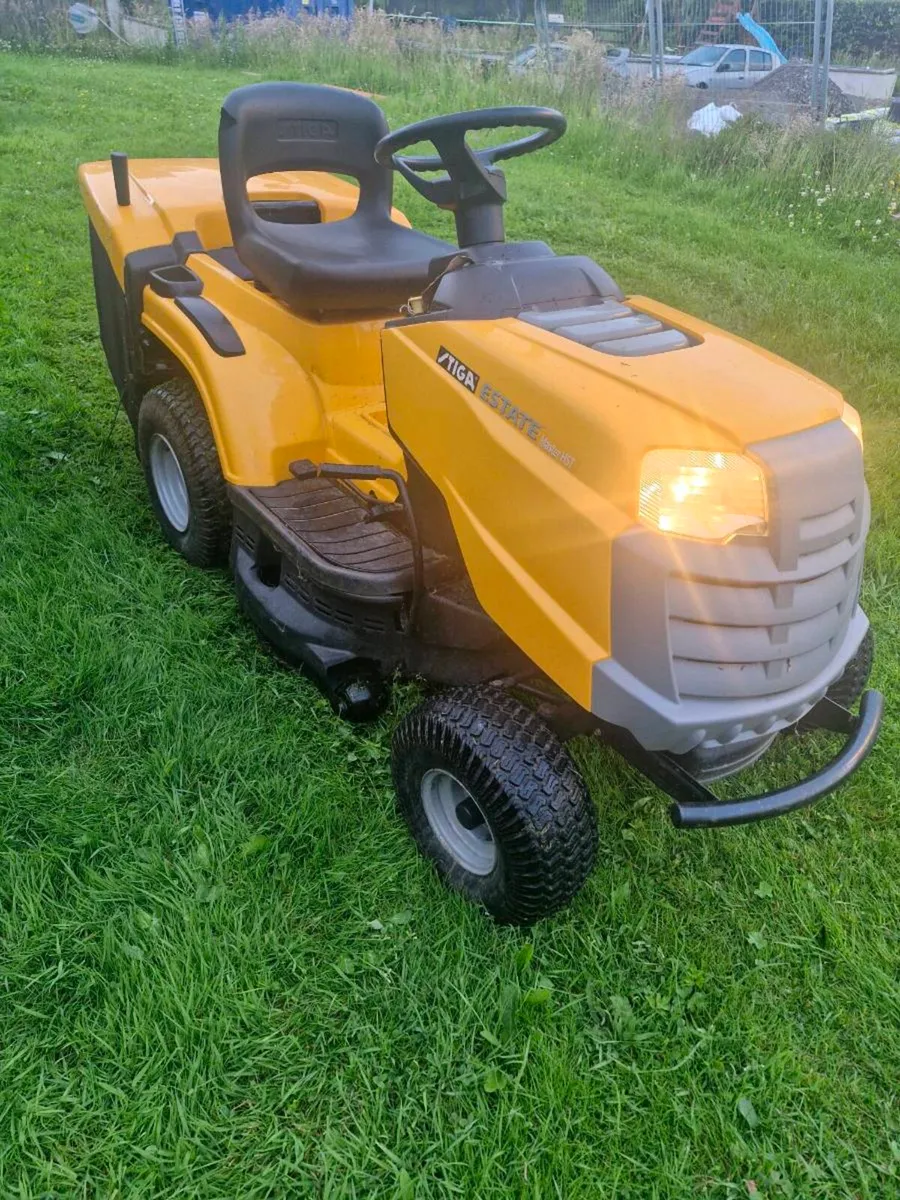 Stiga Estate ride on lawnmower DELIVERY AVAILABLE - Image 1