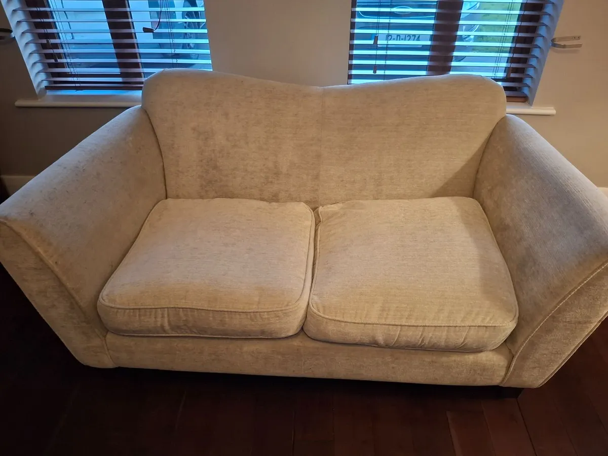 Suite of furniture - Image 1