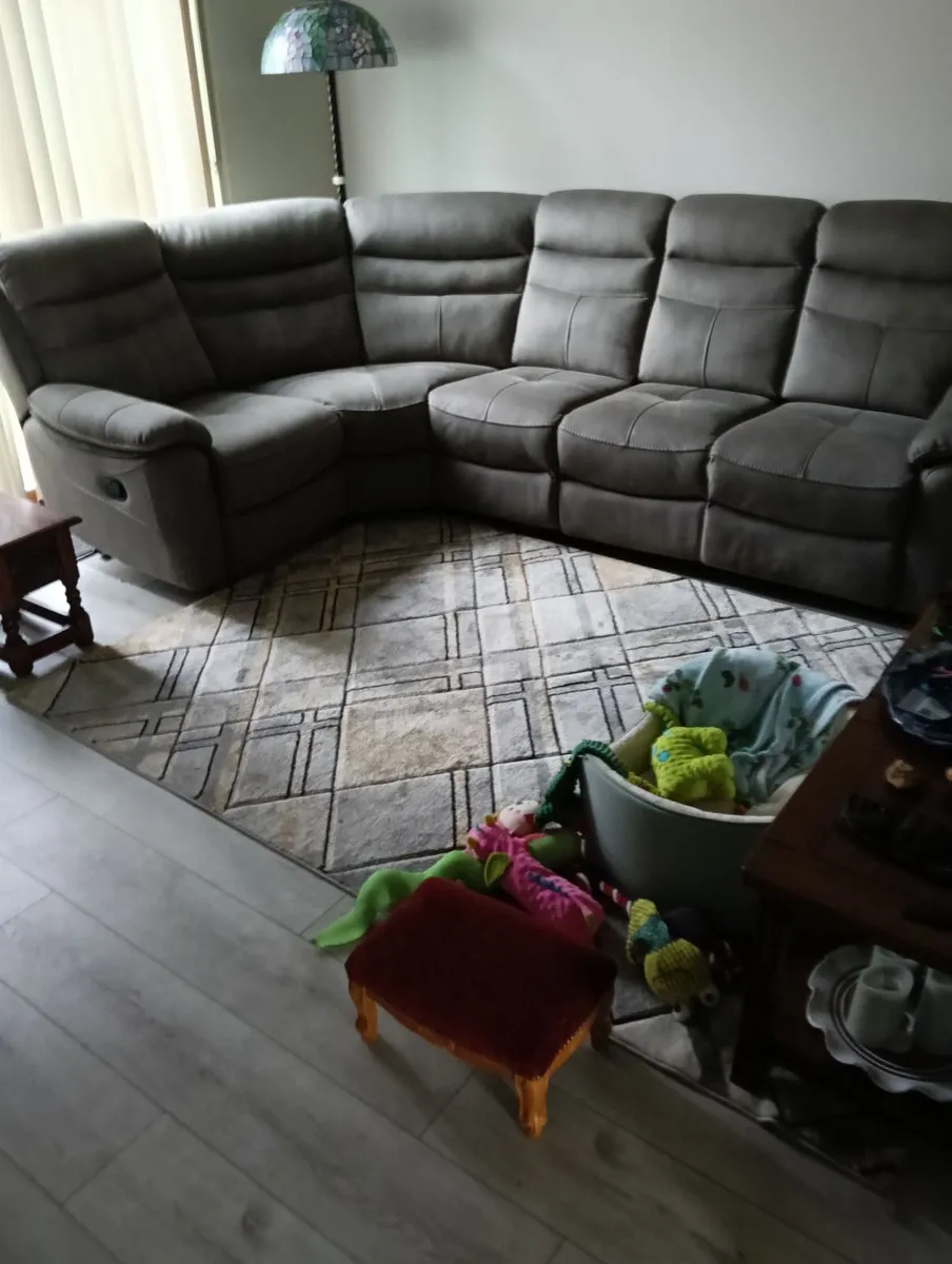 Corner couch - Image 2