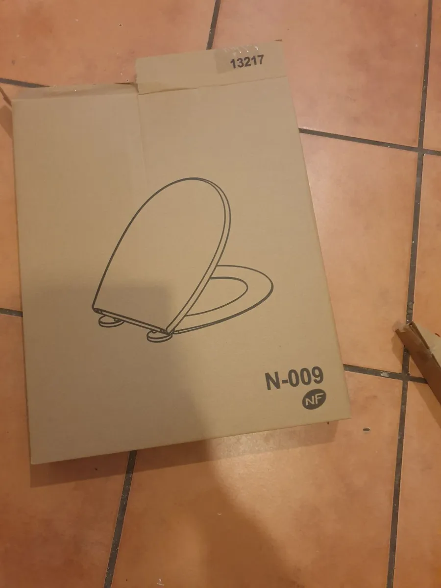 Toilet seat - Image 1