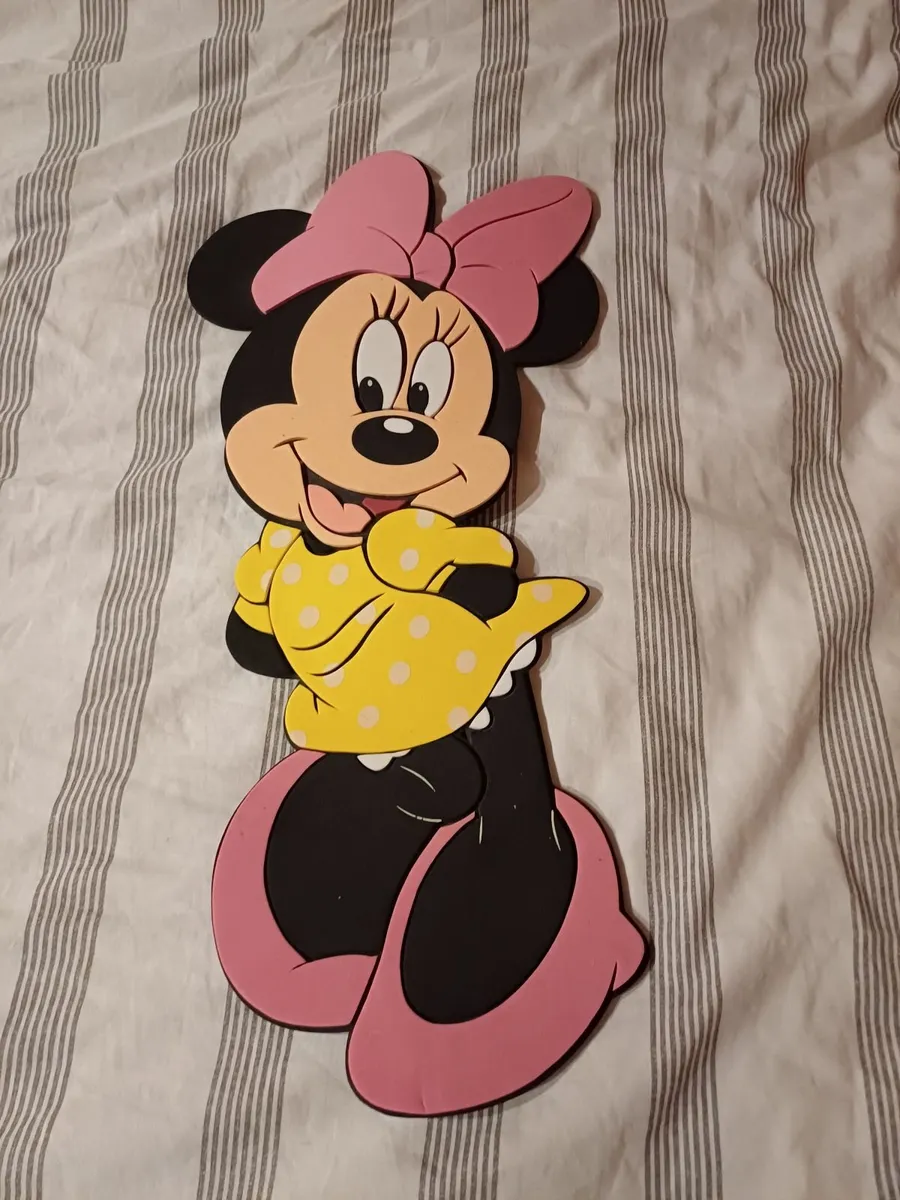 Minnie  Mouse  paraphernalia - Image 1