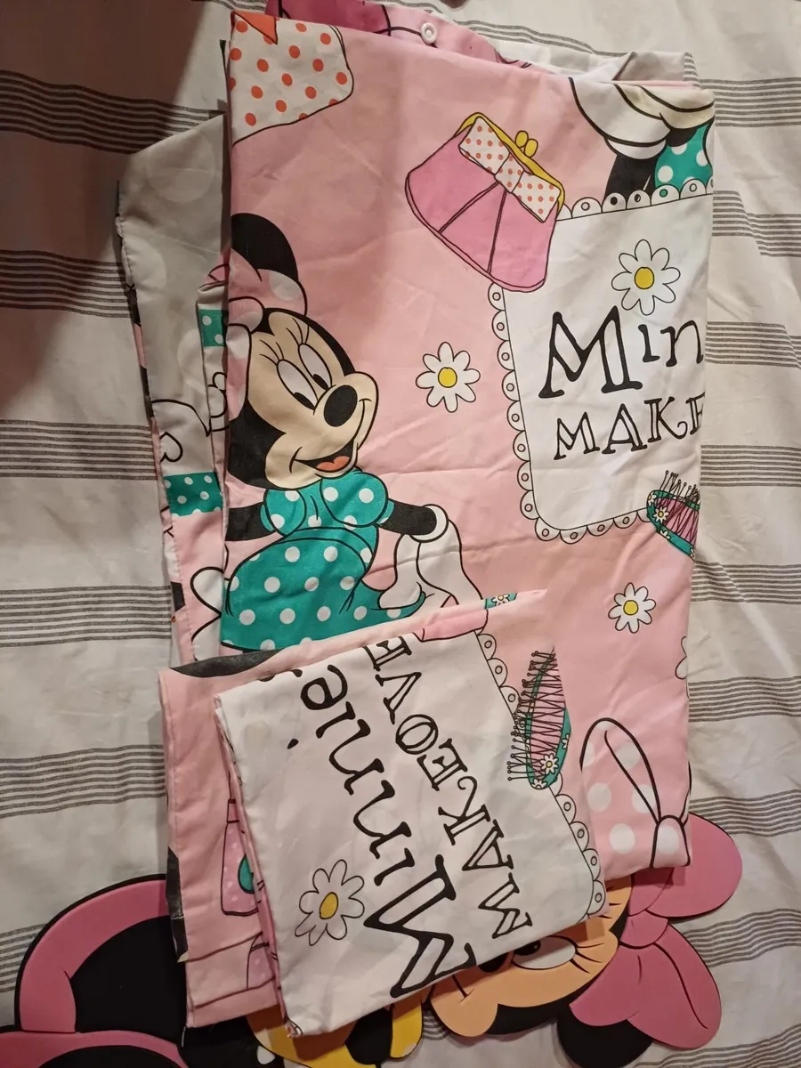 Minnie  Mouse  paraphernalia - Image 3
