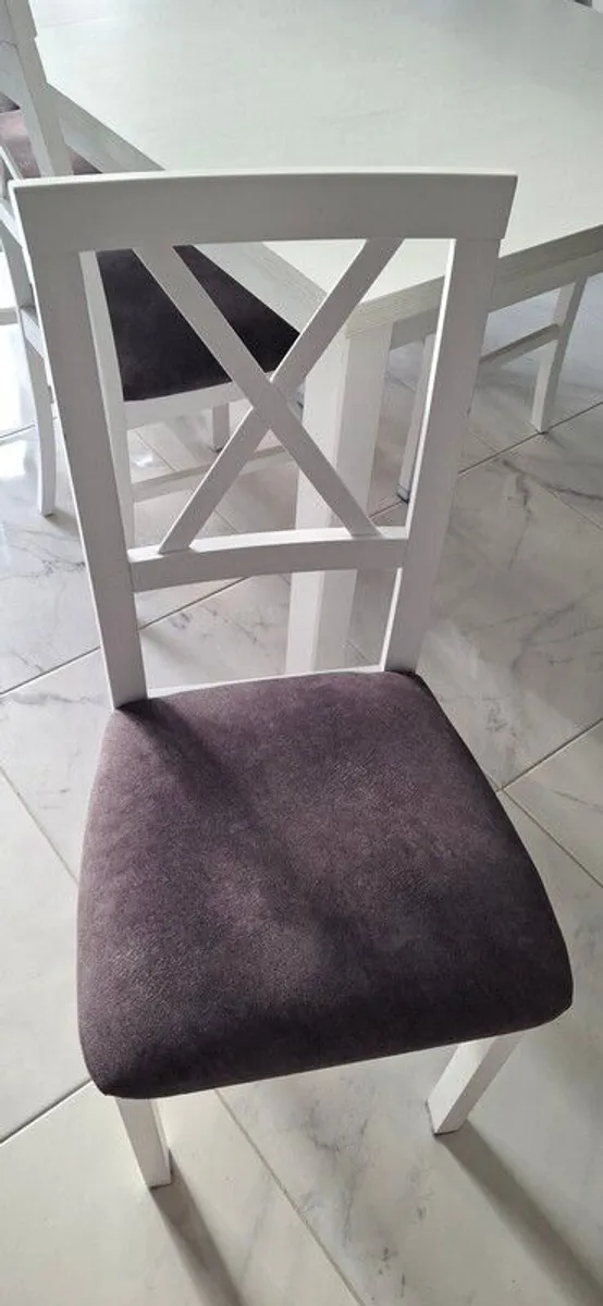 Kitchen table and chairs - Image 3