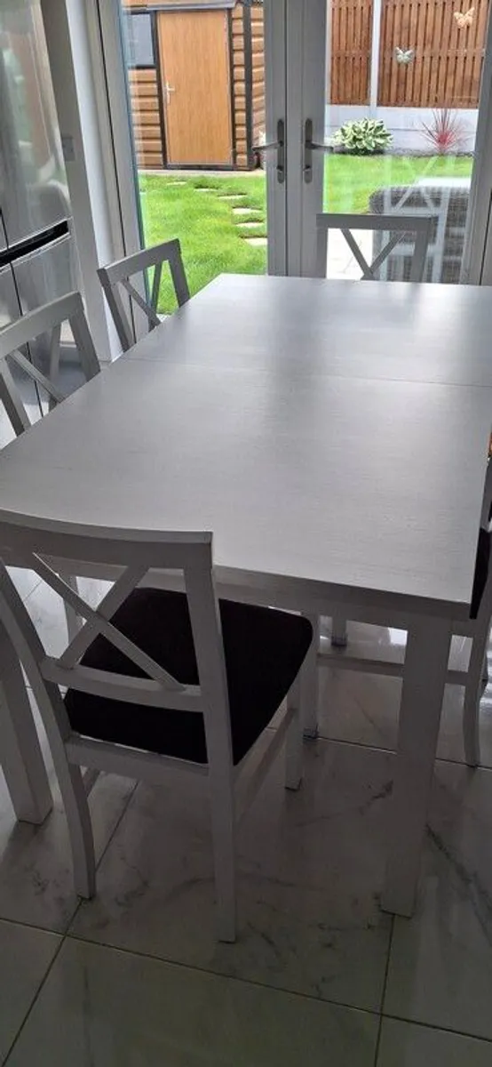 Kitchen table and chairs - Image 4