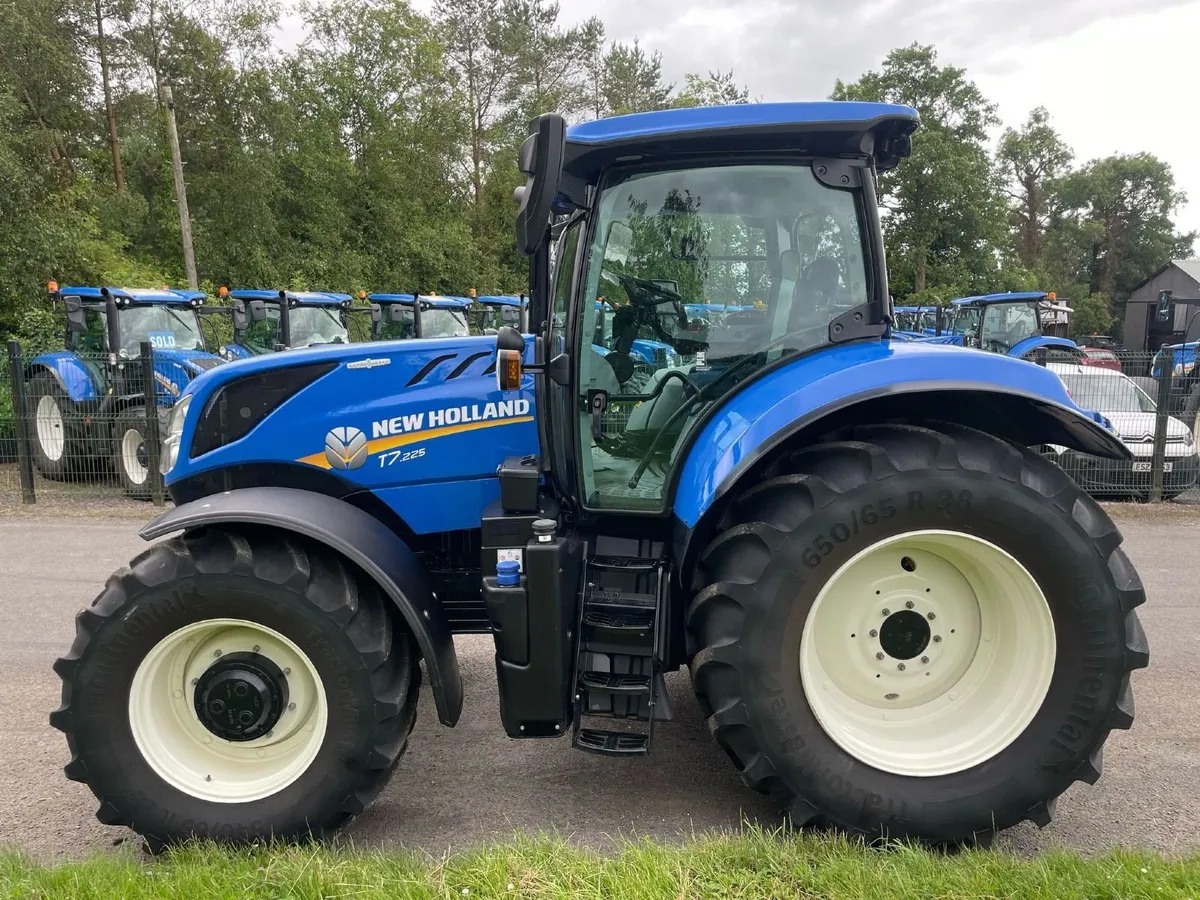 2023 NH T7.225 A/C 500 hours - Image 3