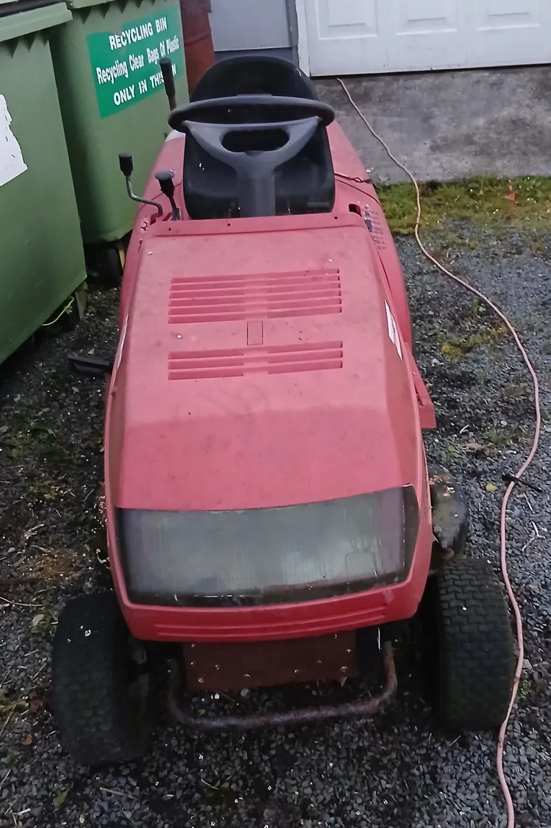 Ride on lawnmower - Image 1