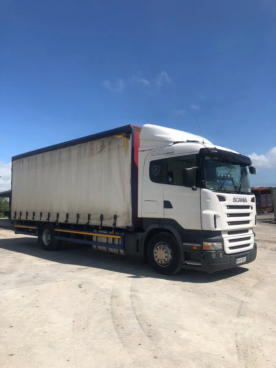 Scania curtain sider - Image 1