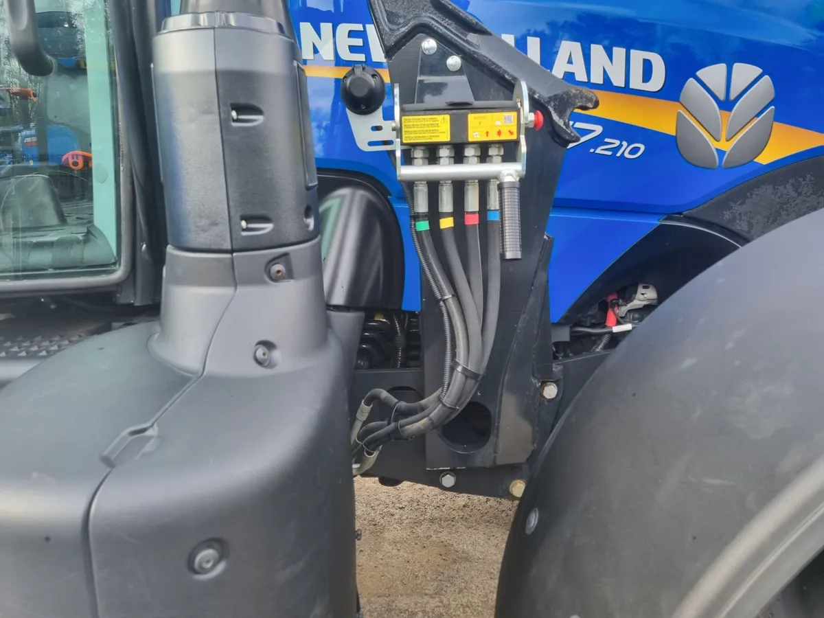2025 New Holland T7.210 R/C 700 hours - Image 4