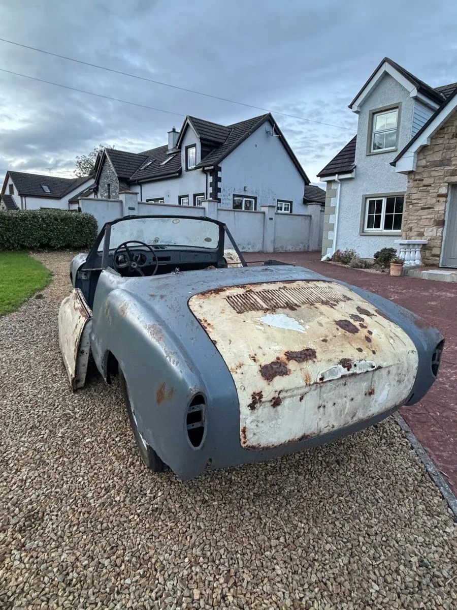 Volkswagen Karmann Ghia Convertible - Image 2