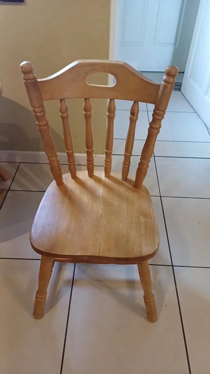 Solid wood table and chairs - Image 4