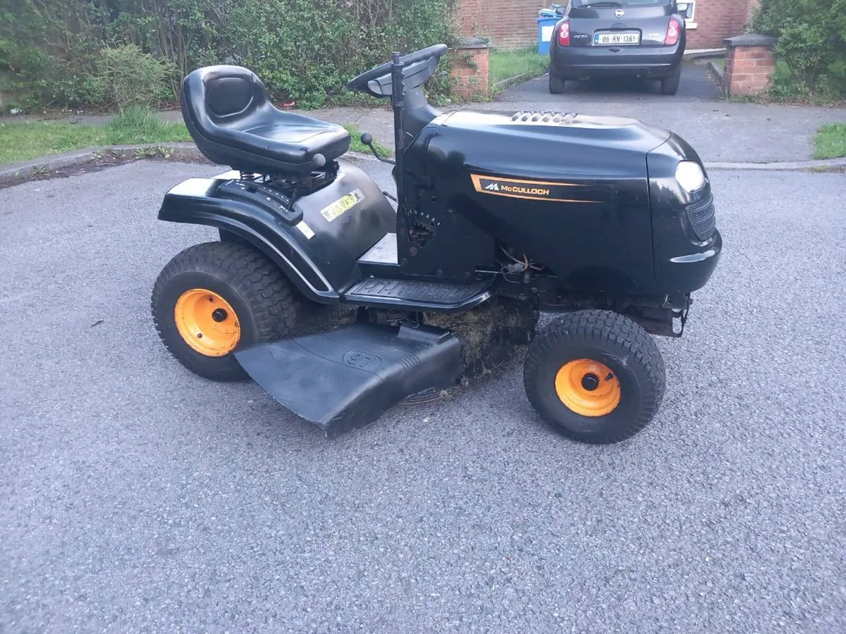 Ride on lawnmower - Image 1