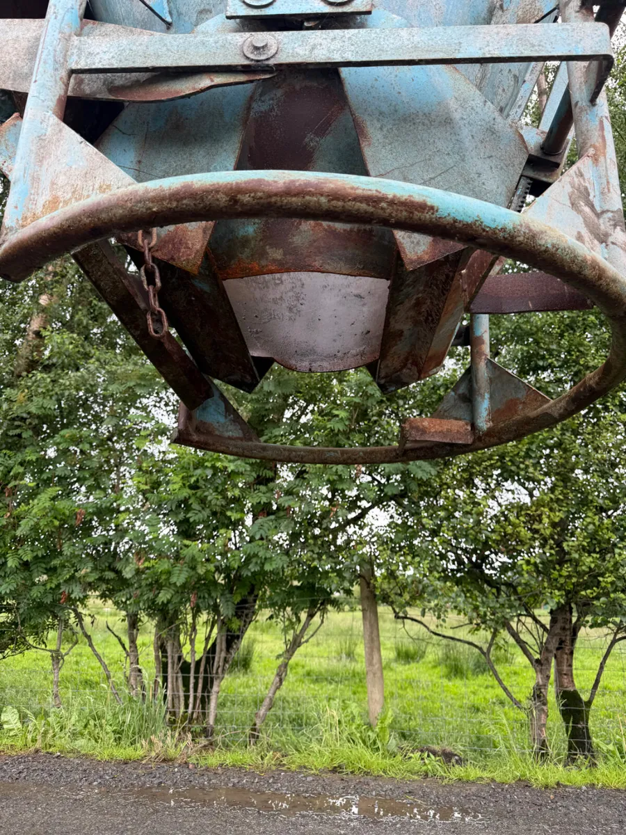Concrete Skip - Image 4