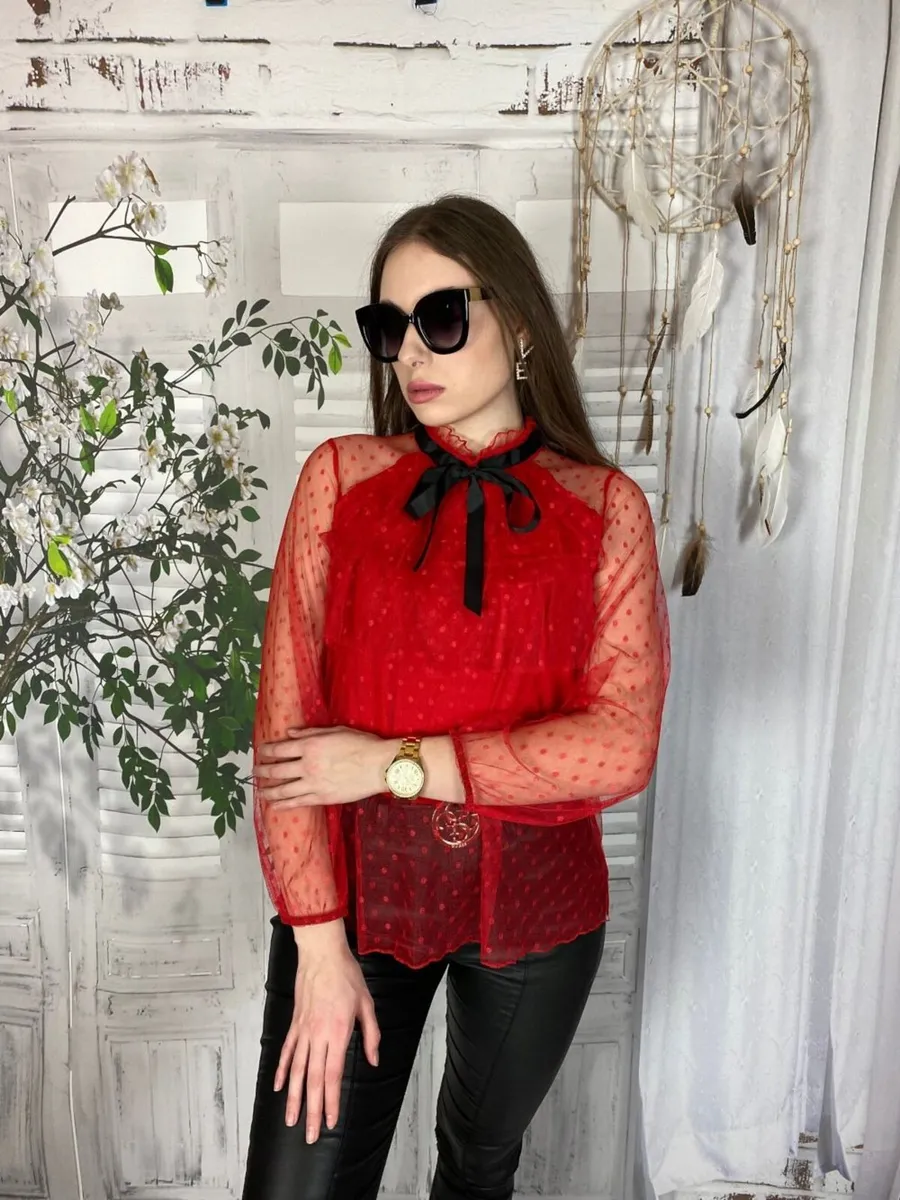 Lace blouse with a bow at the neck - Image 4