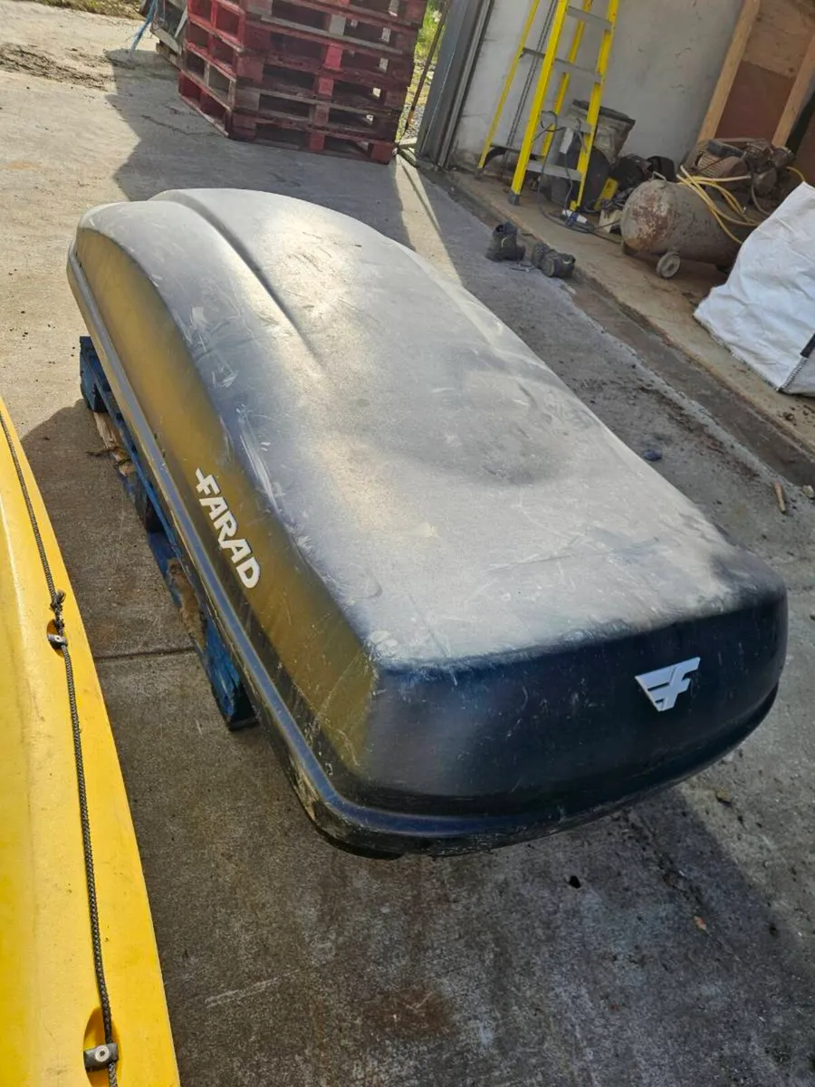 Roof box - Image 1