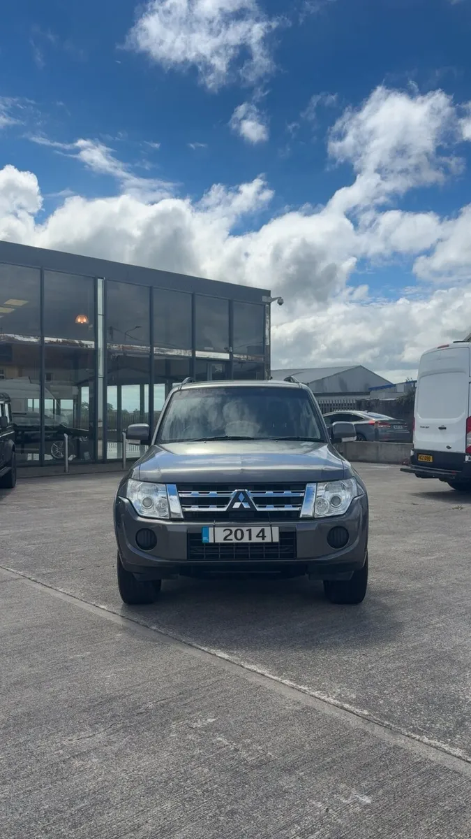 Mitsubishi pajero swb 2014 .more 4x4 in stock - Image 4