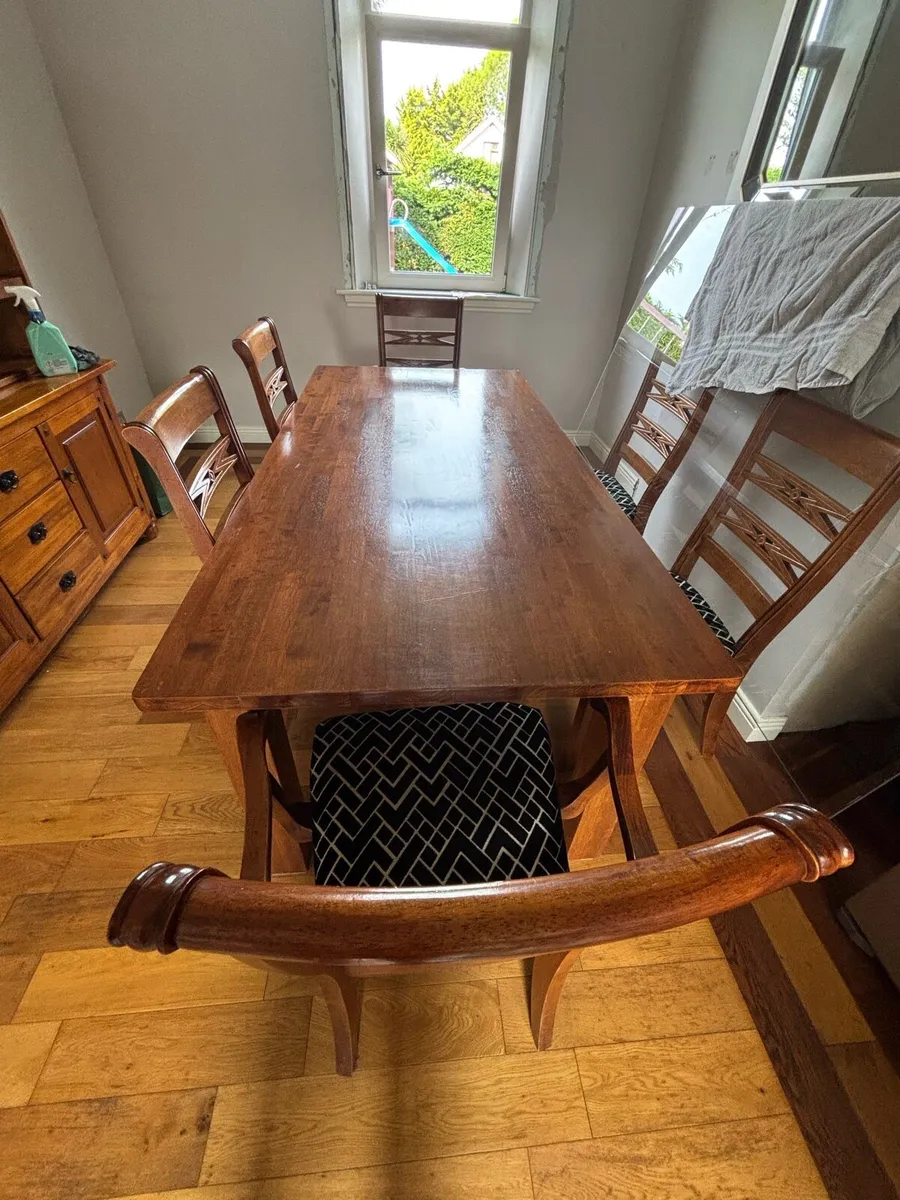 Oak table and chairs - Image 1