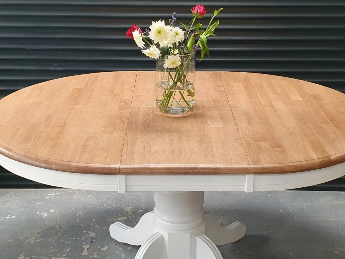 6 seater extendable oak dining - Image 1