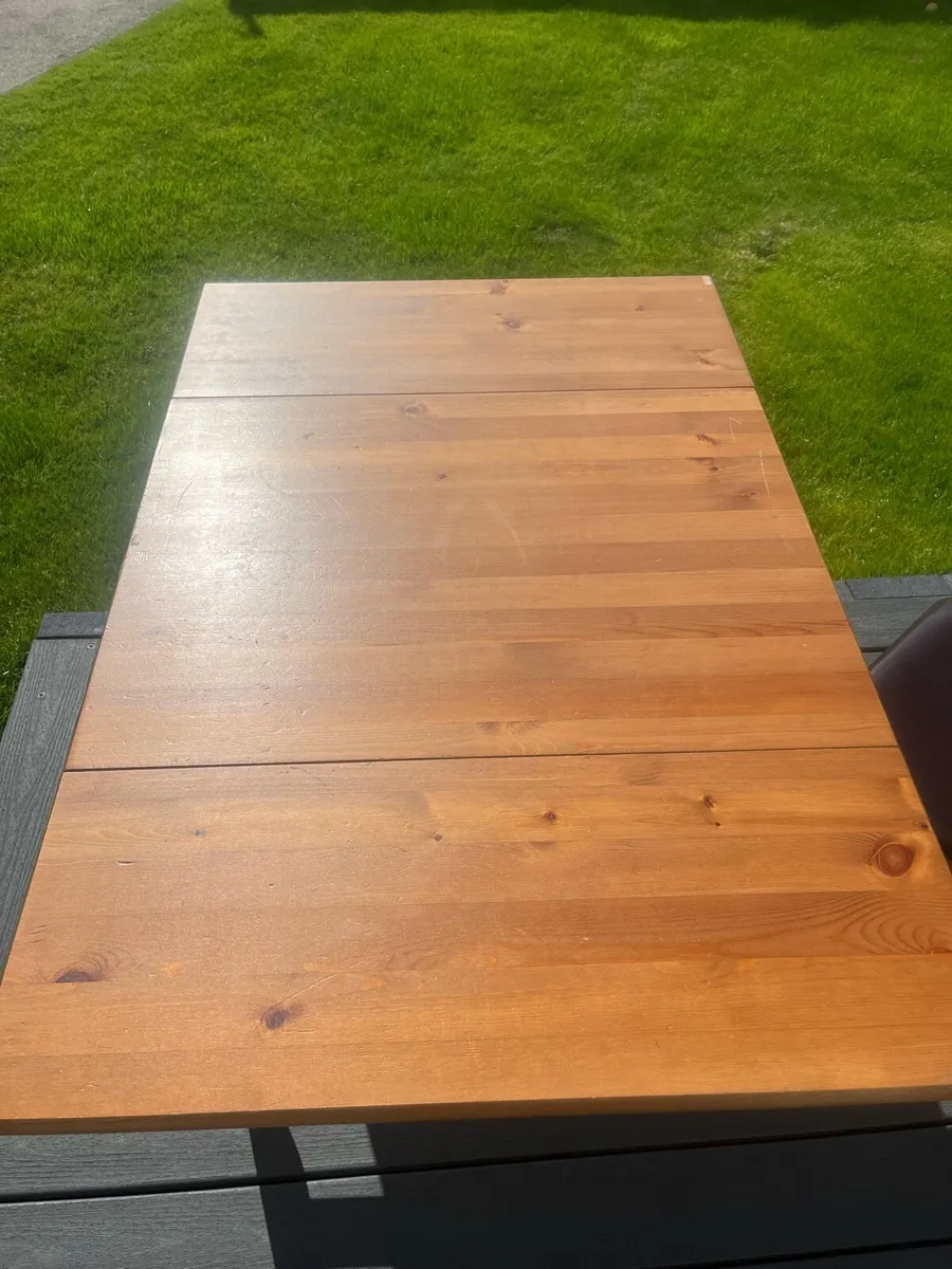 Kitchen table and chairs - Image 2