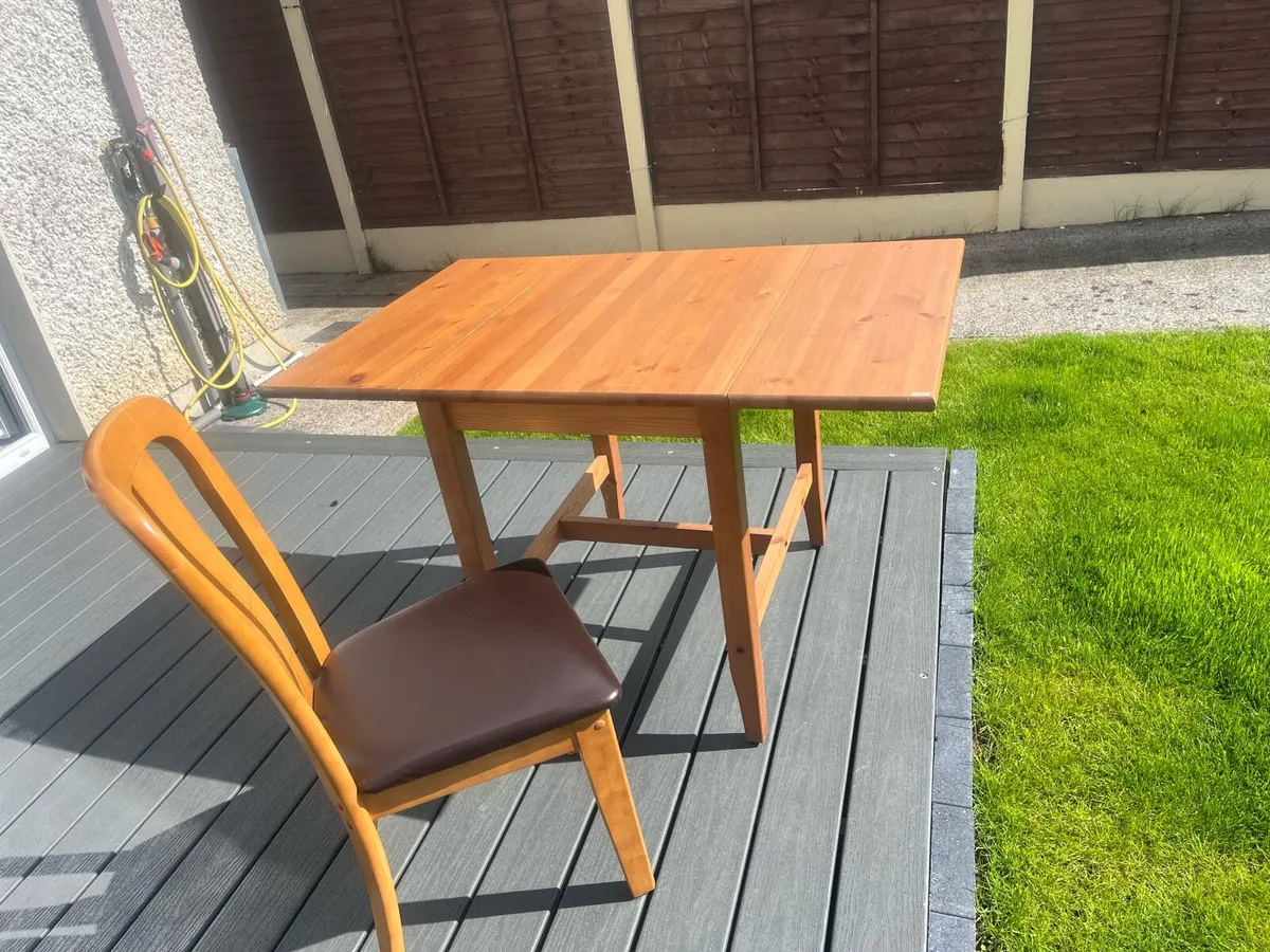 Kitchen table and chairs - Image 3