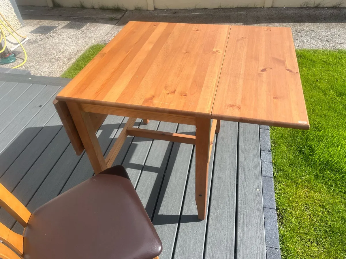 Kitchen table and chairs - Image 4