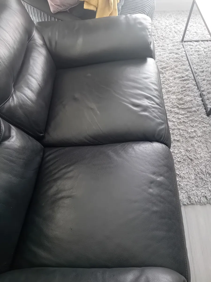 Two seater recliner couch - Image 2