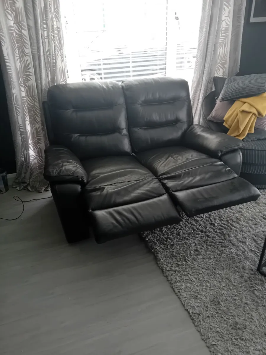 Two seater recliner couch - Image 3