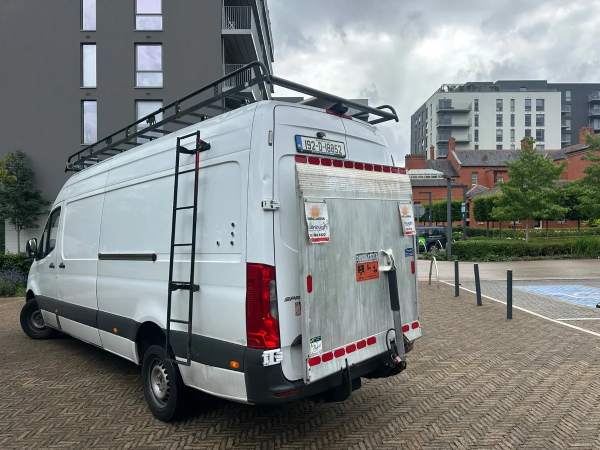 Mercedes-Benz Sprinter 2019 Tail Lift - Image 4