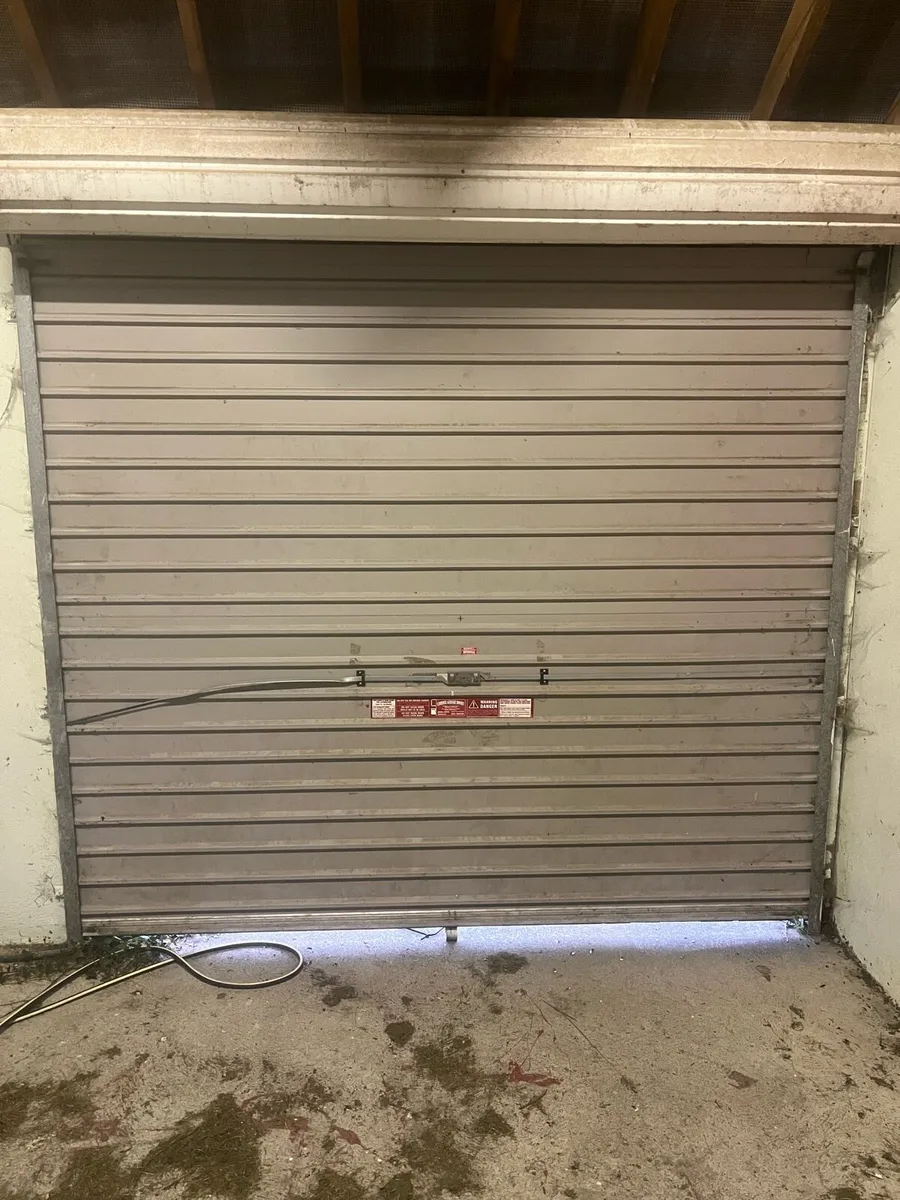 Garage doors - Image 1