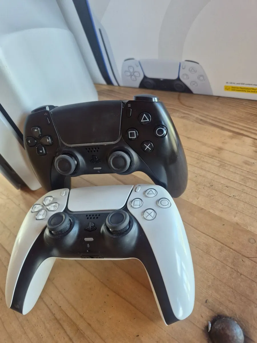 Sony PlayStation 5 Slim/ 1 Terabyte + 2 Controller - Image 2