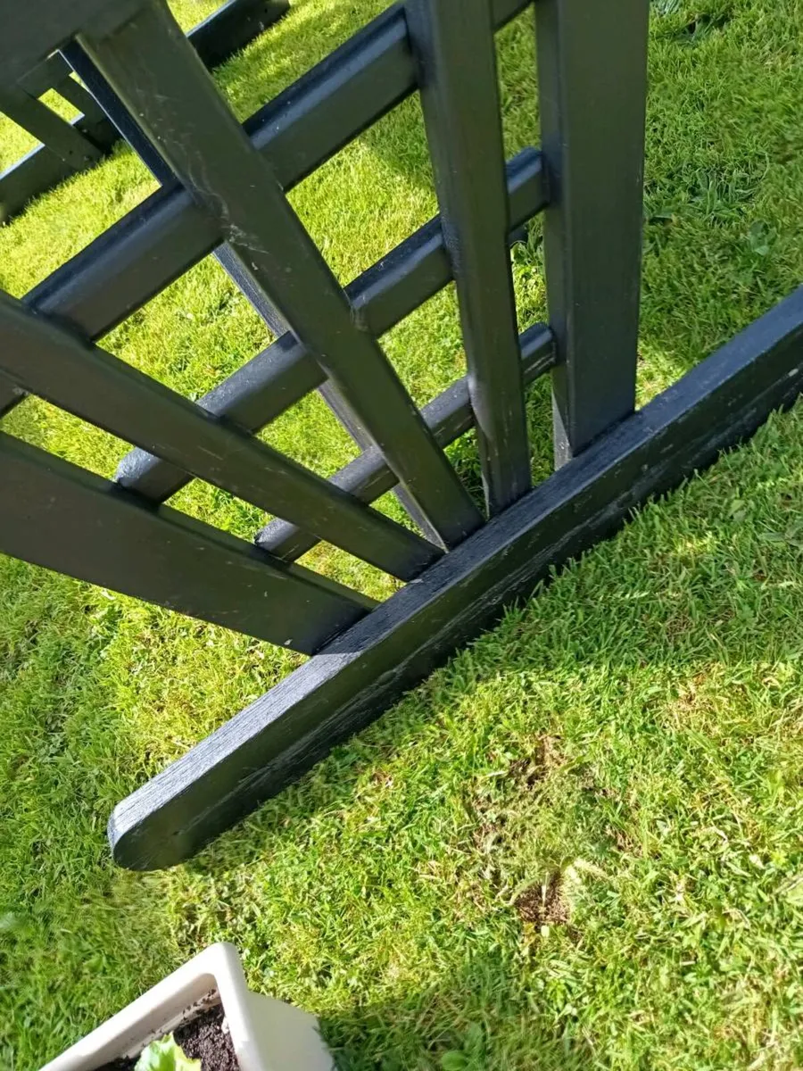 Garden table and bench - Image 3