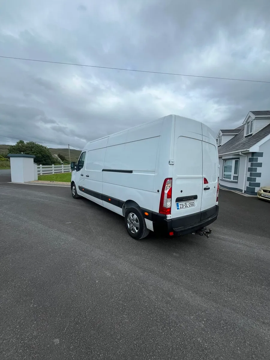 2023 renault master lwb - Image 2