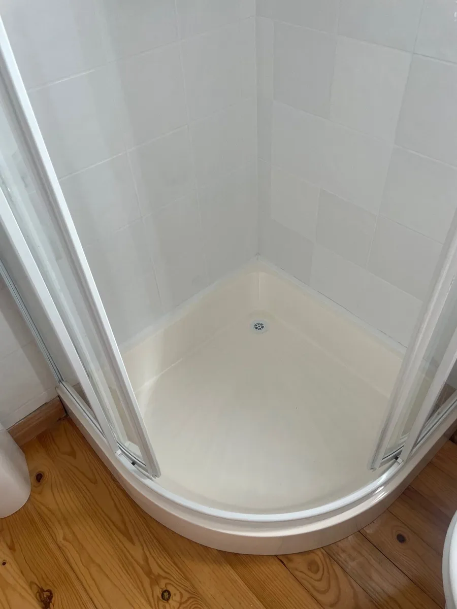 Shower Tray and Panels - Image 3