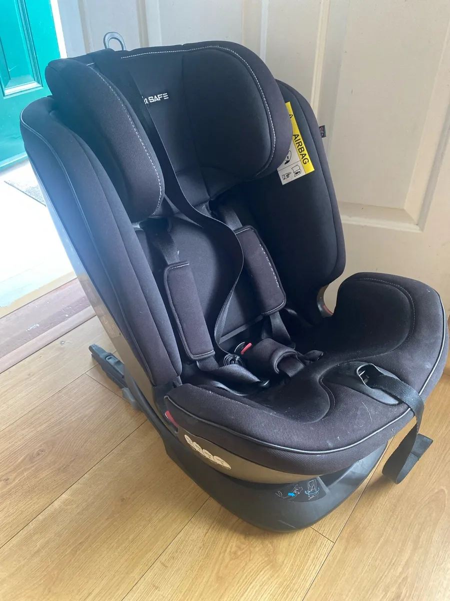 Isofix car seat with spin - Image 1