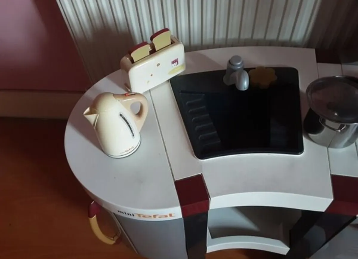 Play Kitchen - Image 4