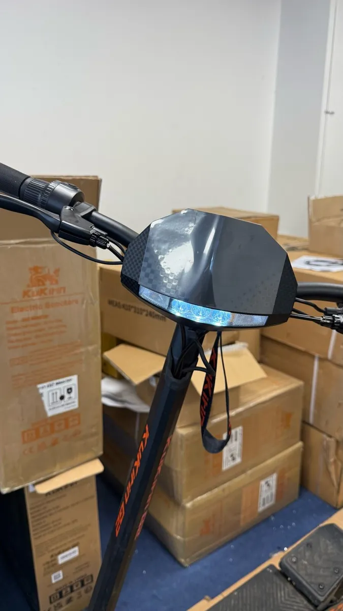 Kukirin G2 Scooter slightly used - Image 4