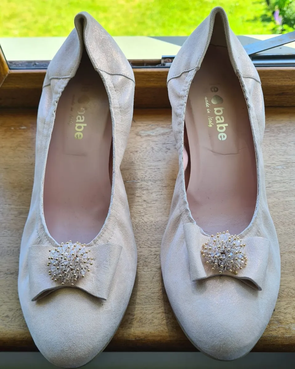 Le babe cream shoes sz 8 - Image 2