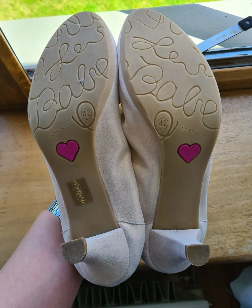 Le babe cream shoes sz 8 - Image 3